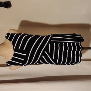 Cable and Gauge medium sleeveless top black and white